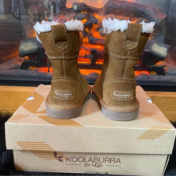 Koolaburra Brown and White Ankle Boots with Cozy‎ Lining - Picture 2 of 8